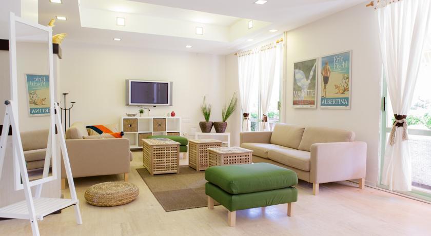 R+ Hotel By Rooms เซสเม ภายนอก รูปภาพ