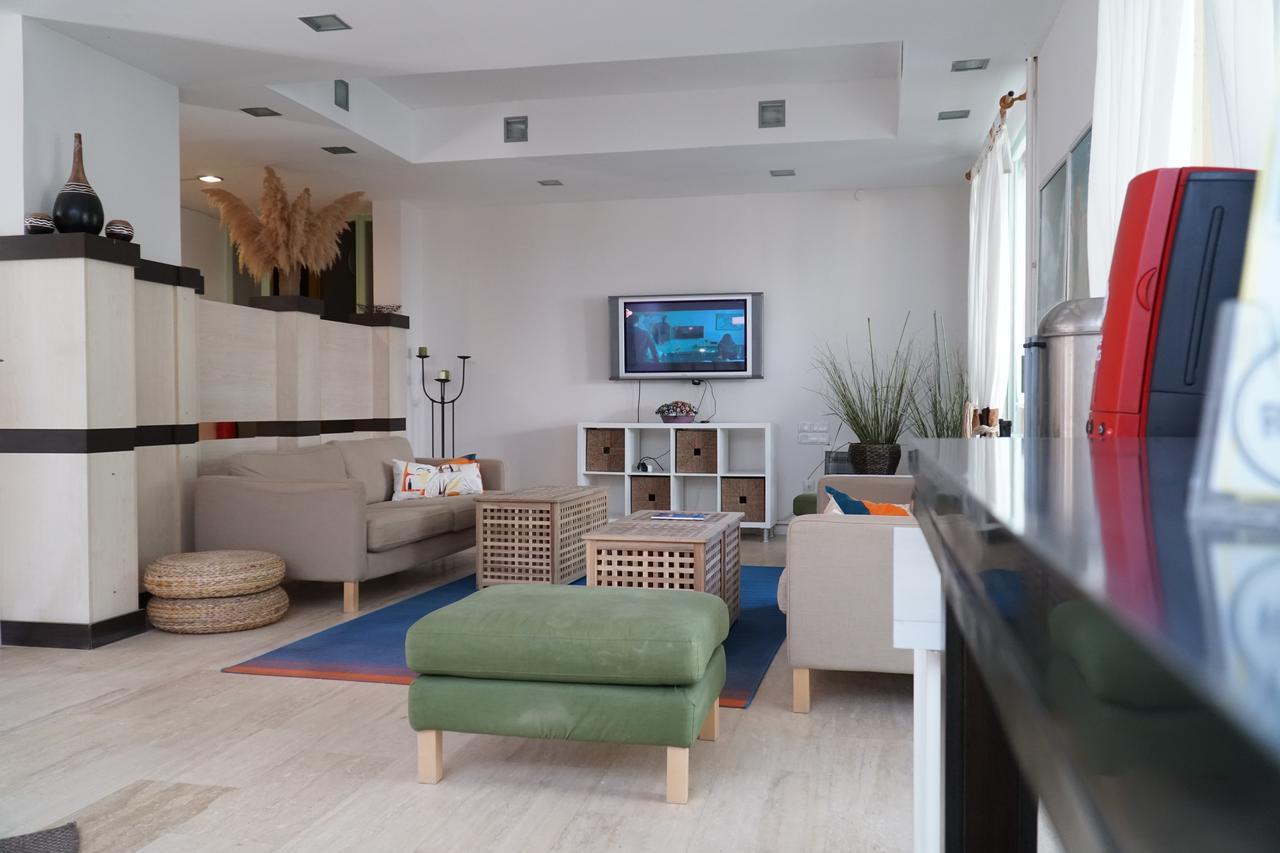 R+ Hotel By Rooms เซสเม ภายนอก รูปภาพ